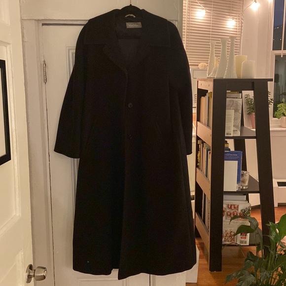 MaxMara Elegant Black Long Coat - Picture 2 of 8